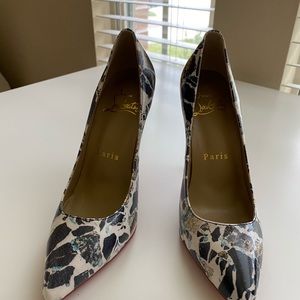 Cool blue designed heels with red bottom